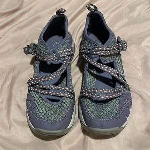 Chaco water shoes. Size 7. Worn once. EUC